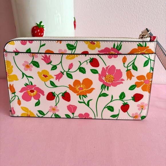 Kate Spade Pink Strawberry Garden Floral L-Zip Clutch Wristlet NWT - Picture 2 of 4